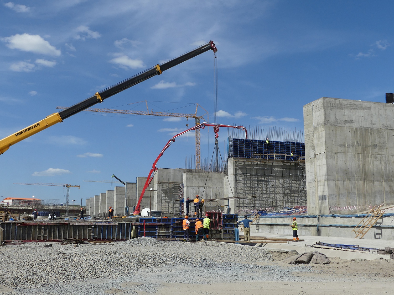 На строительстве Багаевского гидроузла достигнуты высокие темпы бетонирования