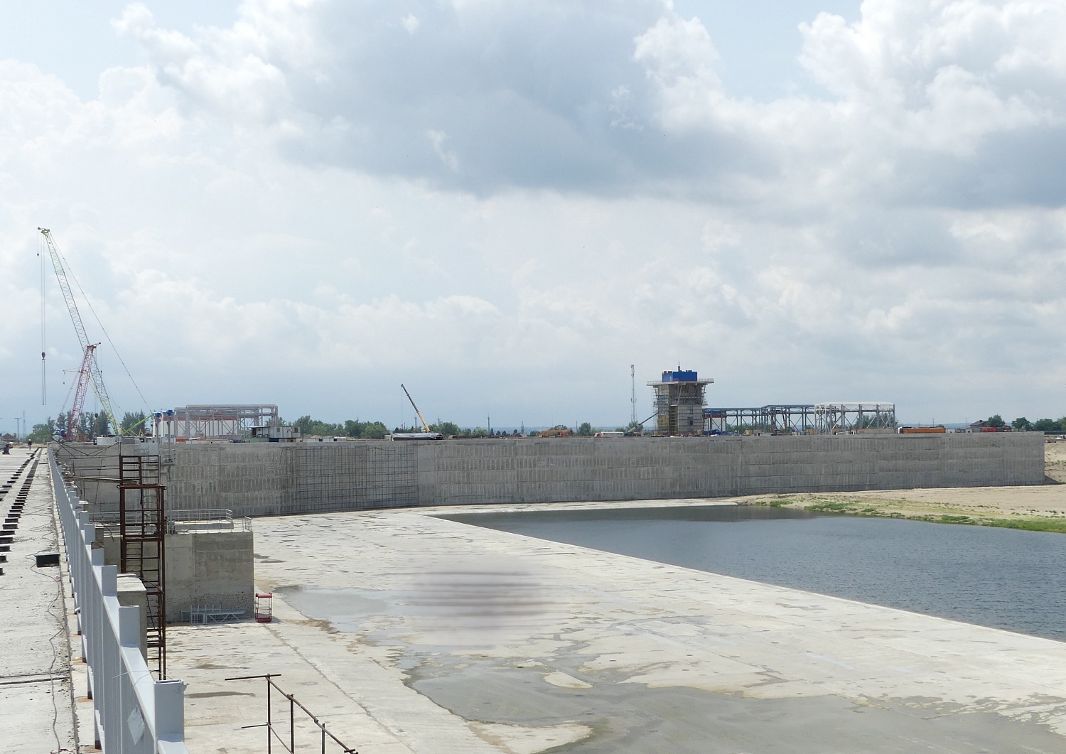 На объектах 1-го пускового комплекса БГУ завершается монтаж оборудования