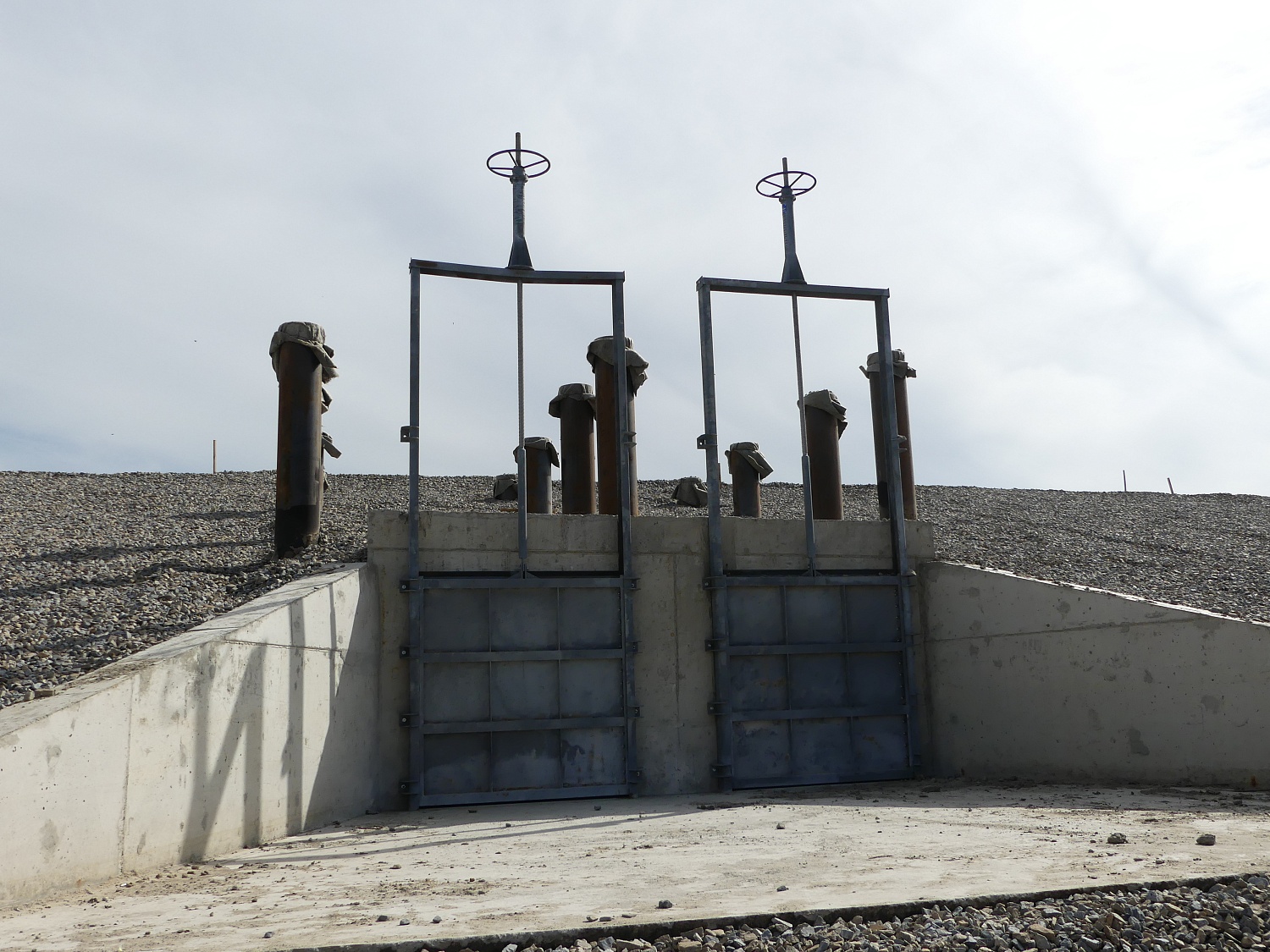 На строительстве Багаевского гидроузла достигнуты высокие темпы бетонирования